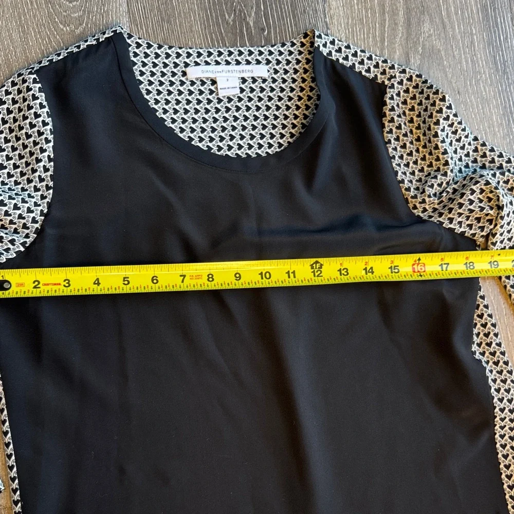 Diane Von Furstenberg Heart Print 100% Silk Blouse size 2 hearts SL0313 - Picture 4 of 5